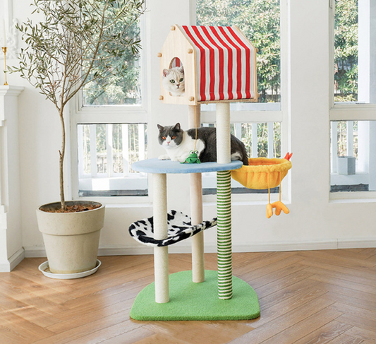FARM YARD CAT SCRATCHING POST